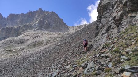 le long de l’éperon