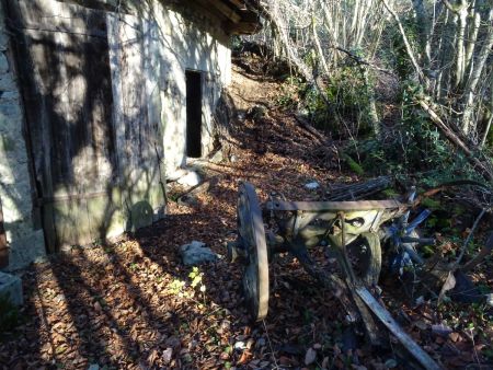 Ancien bâtiment agricole abandonné