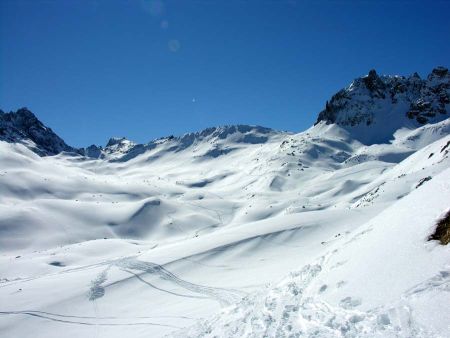 Vue arrière sur le Col de Chanrouge et le Plan du Pêtre