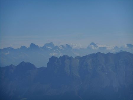 Au sommet : les Ecrins.