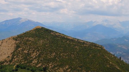 Le sommet nord avec derrière le Bayeul et une partie de la chaîne de la blanche