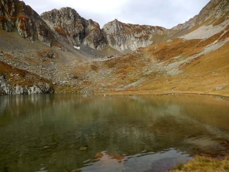 Le lac et au fond le col des Balmettes