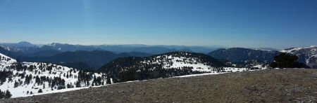 Au sud, la Durbonas, la Toussière, diois, baronnies et Mont Ventoux (1912m).