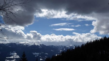 Une fenêtre bleue au dessus de la Plagne