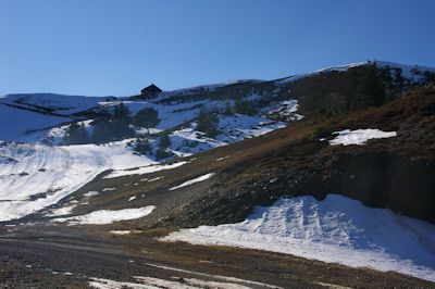 Le restaurant d’altitude et le Tuc de l’Etang à droite