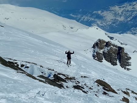 Fred arrive sur l’arête sommitale à son tour !