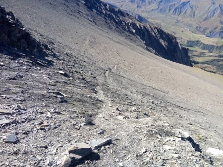 Regard arrière sur la pente finale d’accès au col