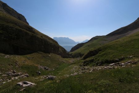 Canyon des Adroits et montagne de Faraut.