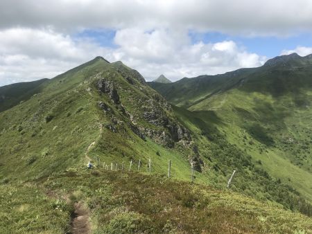 Puy Bataillouse et Puy Mary en arrière plan