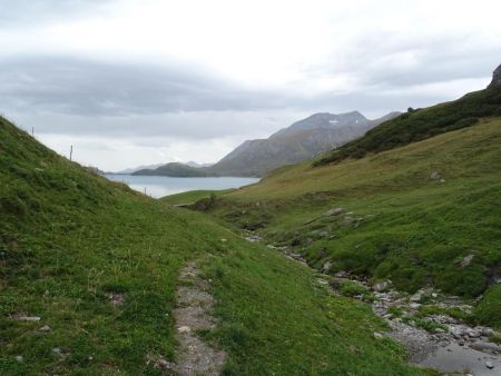 En descendant vers le lac du Mont Cenis