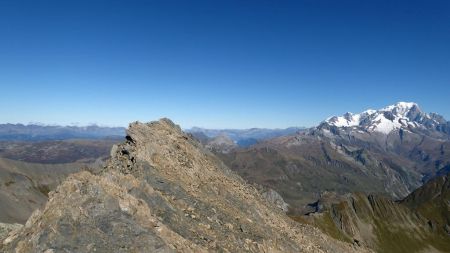 Cr&ecirc;te sommitale et Mont Blanc