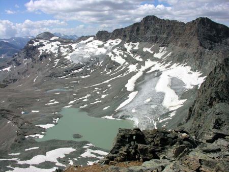 Vue vers le Glacier du Montet et le lac (sans nom) qui s’est formé à ses pieds