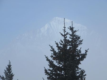 La Dent Parrachée émerge de la brume.