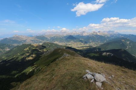 Au sommet de Toussière : Dévoluy et vallée de Lus-la-Croix-Haute.