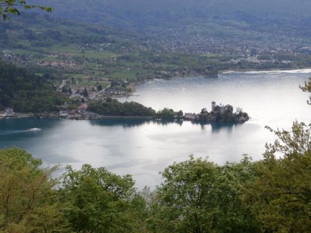 Le lac et la presqu’île de Duingt.