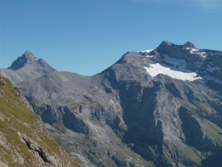 Les dents du midi à gauche,le mont Ruan