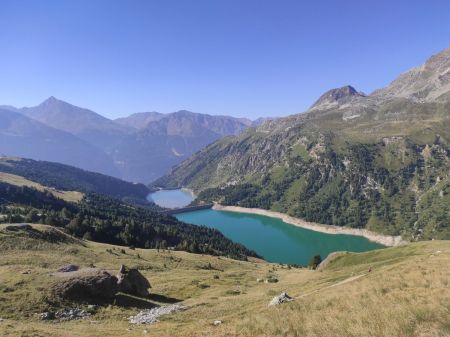 Départ en longeant le lac de Plan d’Amont (photo prise au retour)