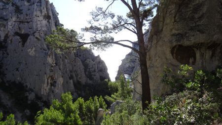 En montant vers la brèche de Castel Vieil.