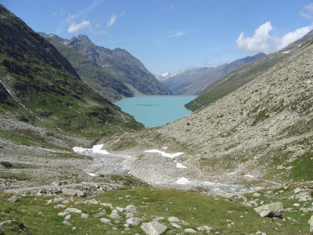 On continue à s’élever au dessus du lac.