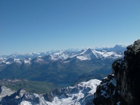 le lac de Tignes,la Grande Sassière et le mont Rose tout au fond