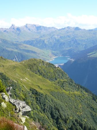 Vue sur Roselend depuis le Pas.