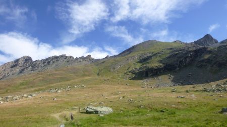 Montée sud vers le col Sellière par laquelle la boucle se fermera