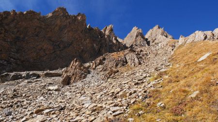 Sur la bande herbeuse du couloir Est.