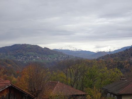 À la Tour d’Avalon : au fond, Grand Arc et Mont Bellacha