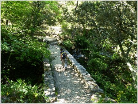 Pont du Diable vers le monastère.