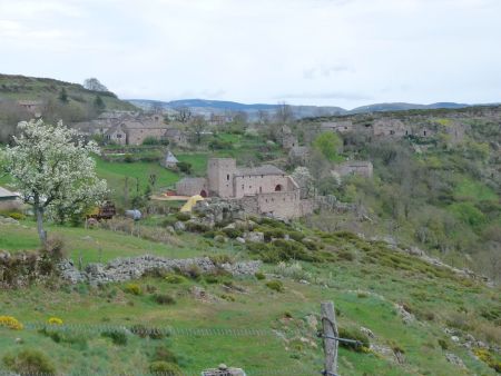 Un dernier regard vers Grizac et son château