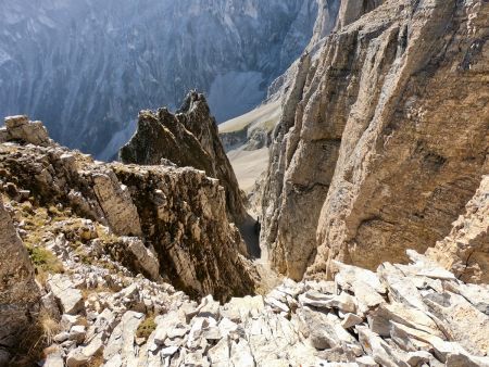 Le grand couloir Sud et l’aiguille, au centre de laquelle en zoomant on peut voir l’ouverture de la sortie du «tunnel des Montpelliérains».