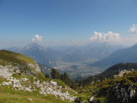 Dans la montée, vue sur la Tournette et le Charvin