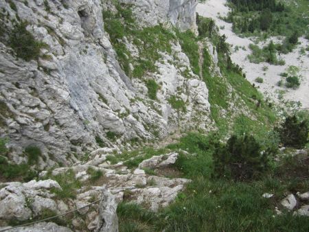 Le couloir au-dessus de la plaque commémorative.