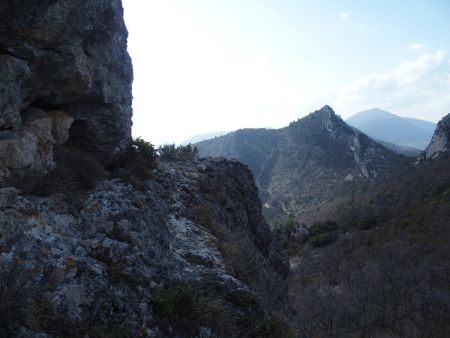 La vire taillée dans le rocher