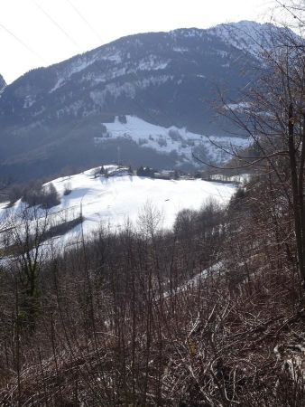 En vue du village de Doucy