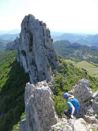 Arrivée à R8. L9 en désescalade. Brèche et Dent du Turc