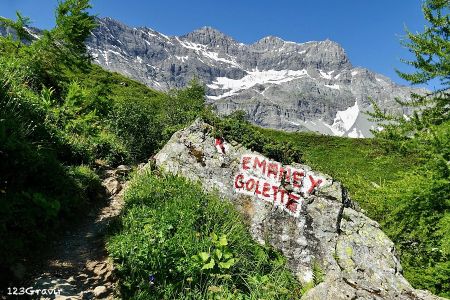 Montée vers le col sur fond de Tour Sallière