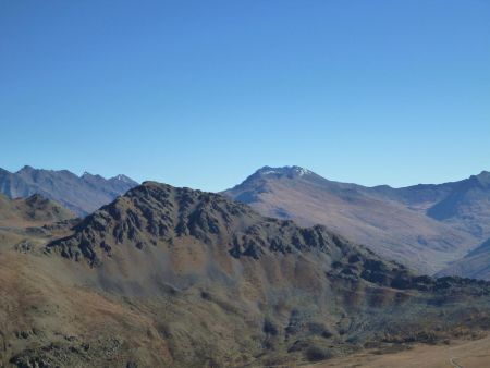 A gauche les sommets Italiens avec Cima del Pelvo Pointe Marin puis Bric Froid  Chenaillet Grand Glaiza Crête de Chabrière PIC de Terre Noire