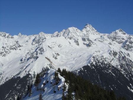 Le sommet pointu : Le Rocher d’Arguille.