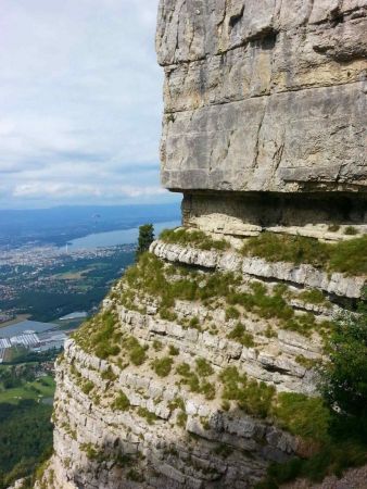 Pilier de la Cathédrale. On passe sous la falaise verticale