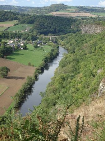 L’Orne au pied des Rochers des Parcs