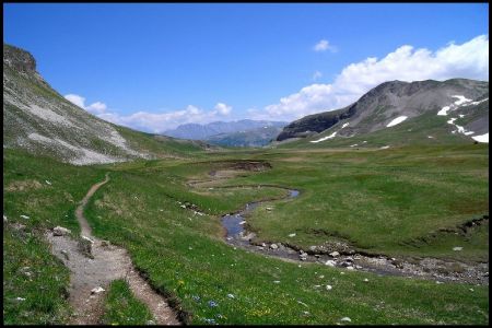 Regard arrière dans le Vallon des Aiguilles.