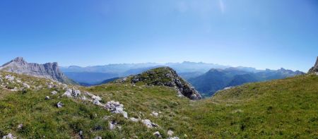 Panorama avec le Mont Aiguille à droite