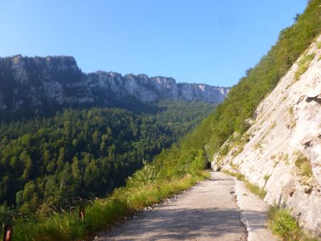 L’ancienne route, les Rochers du Four et de Tenaison