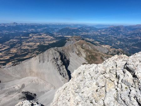 Sommet de l’Obiou, vue plongeante sur le Rattier