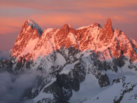 Les Grandes Jorasses au crépuscule