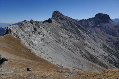 Au col de la Grande Hoche : vue sur le cirque du fond de vallée du torrent des Acles