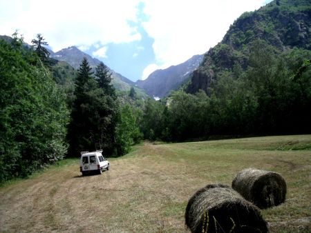 Vue sur le Col de la Vaurze, du Désert en Valjouffrey