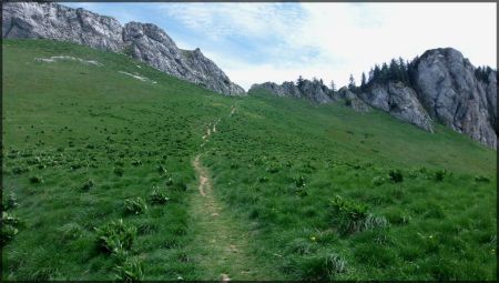 Le passage rocheux vu du Col de Léchaud.