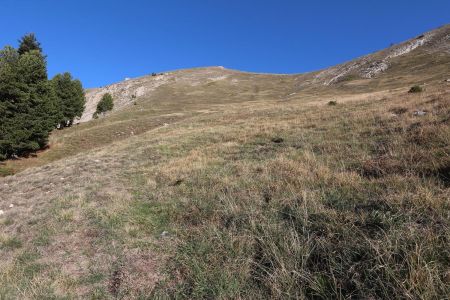 Variante de montée à la crête de Chamousset. Le sentier s’arrête ici. Objectif : le col 1958